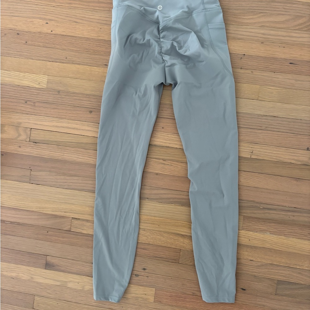 Brand new Gray Leggings - Butt lifting!